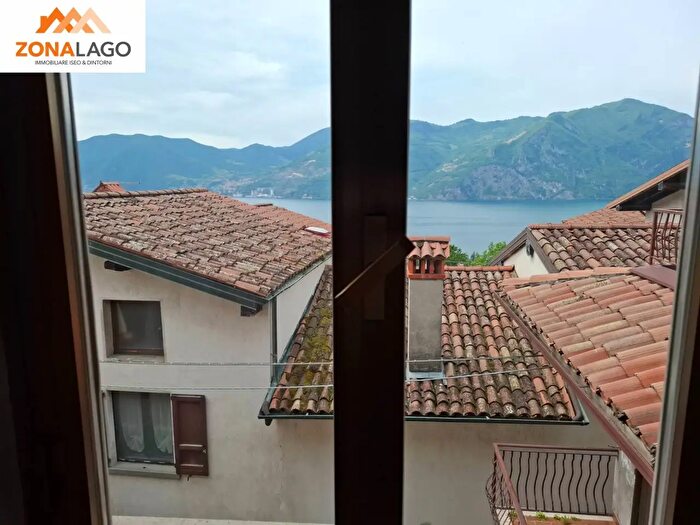 Appartamento trilocale in vendita in Via Mazzini, Marone
