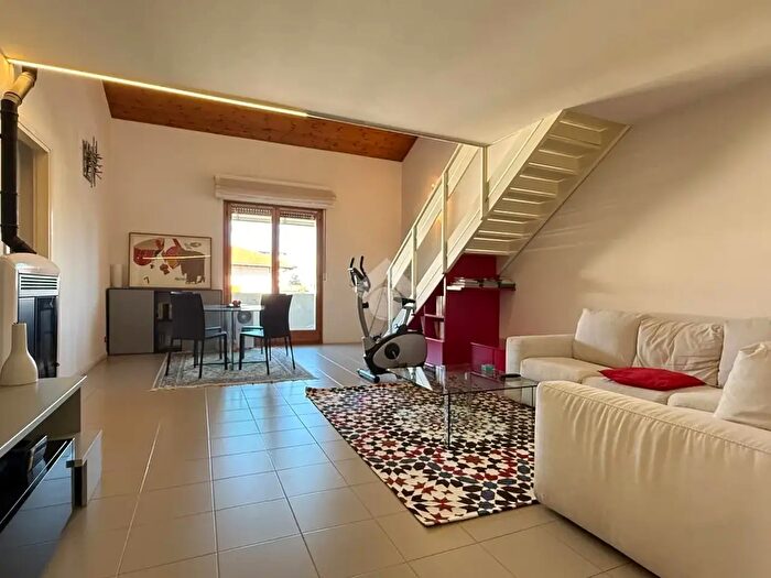 Appartamento quadrilocale in vendita in Via Novara, Pasian Di Prato