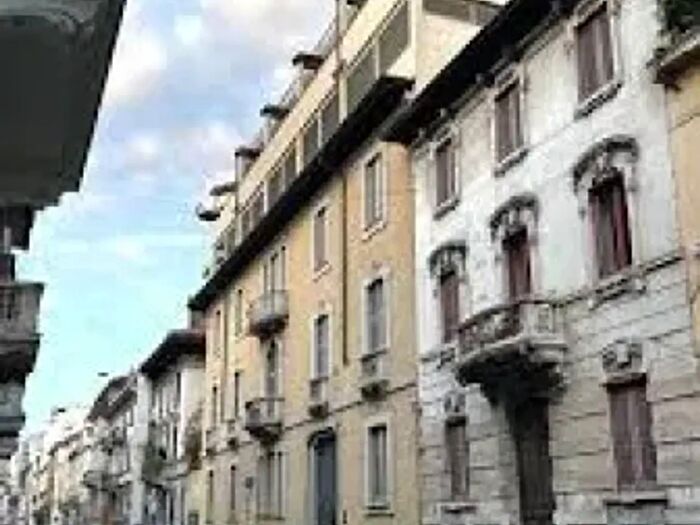 Appartamento trilocale in affitto in Via Gaetano Donizetti, Milano
