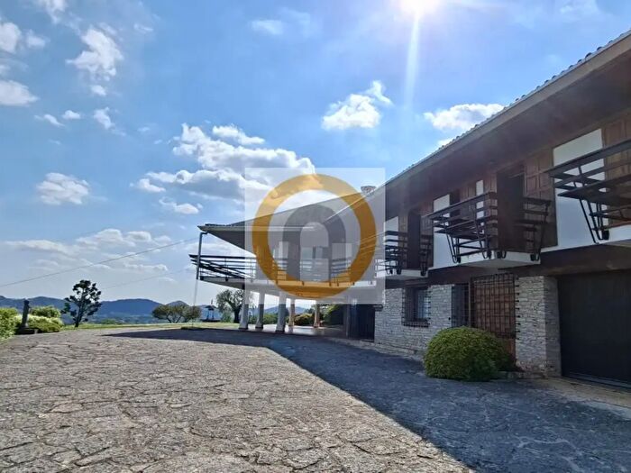 Casa con 9 locali in vendita in Pederobba