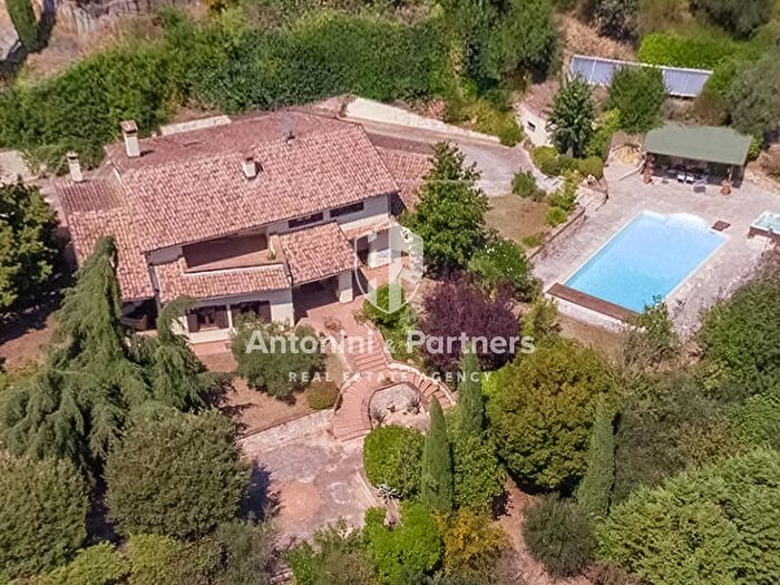 Casa con 10 locali in vendita in Piazza del Popolo, Todi