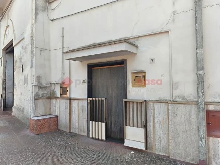 Casa quadrilocale in vendita in Via Oberdan, Grottaglie