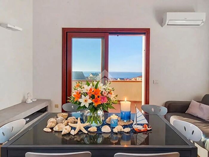 Appartamento trilocale in vendita in Via Berna, Castelsardo