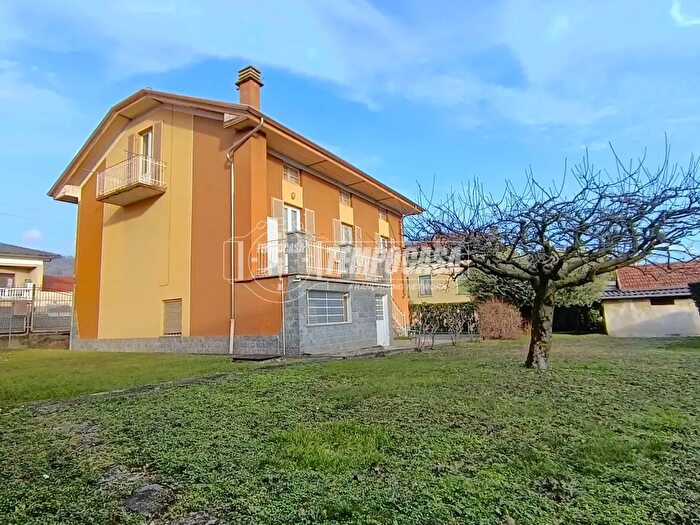 Casa con 7 locali in vendita in Via Padre Mauro Antoniotti, Biella