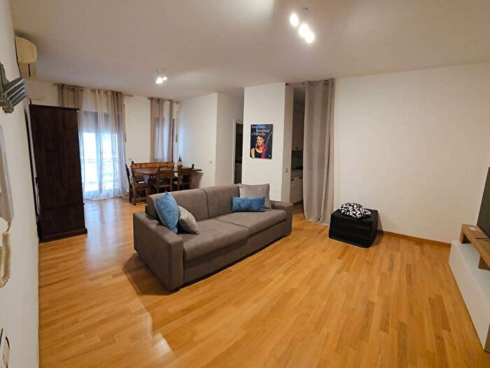 Appartamento trilocale in affitto in Vomero, Napoli