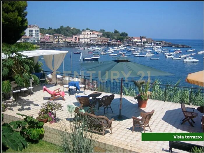 Casa con 15 locali in vendita in Via Garitta, Acireale