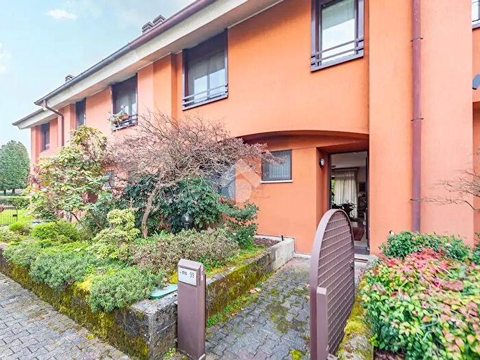 Casa quadrilocale in vendita in Viale Tazio Nuvolari, Arese