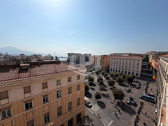 Appartamento bilocale in affitto in Via San Giacomo, Porto Municipio, Napoli