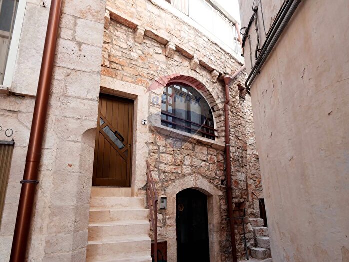 Casa quadrilocale in vendita in Vico Mario De Donato, Turi