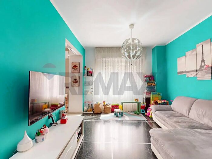 Appartamento trilocale in vendita in Via Vesuvio, Genova