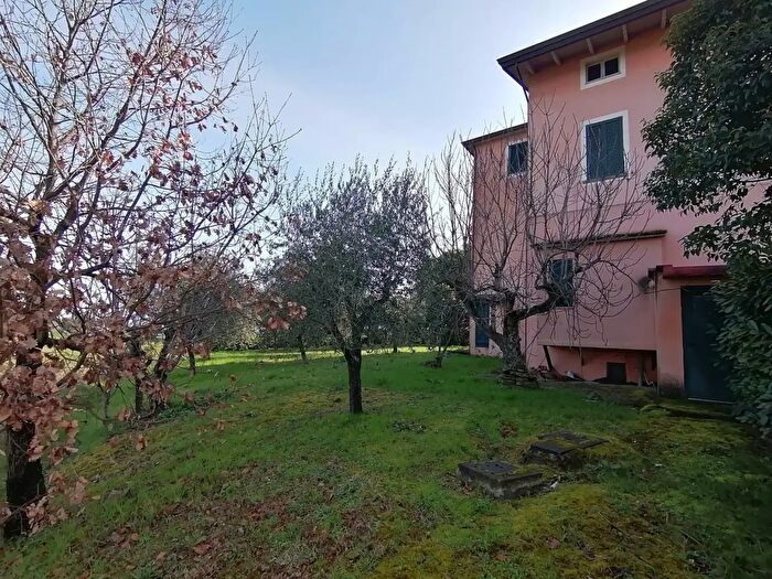 Casa con 6 locali in vendita in Strada Statale, Marsciano