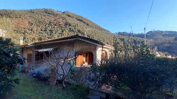 Casa con 6 locali in vendita in Via Valdicastello, Pietrasanta