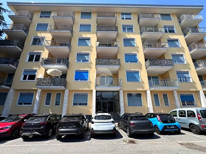 Appartamento con 5 locali in vendita in Via Carso, Biella