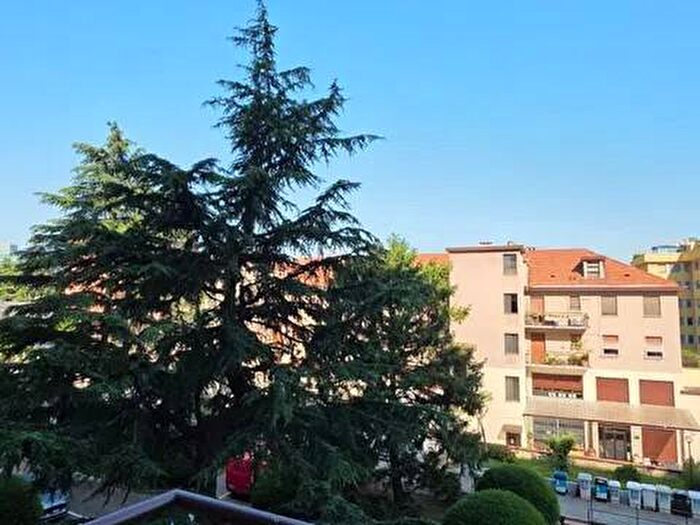 Appartamento trilocale in affitto in Via Melchiorre Gioia, Isola, Milano