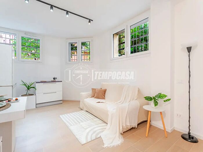 Appartamento monolocale in vendita in Via Negroli, Milano
