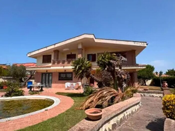 Casa con 6 locali in vendita in Via delle Camelie, Nettuno