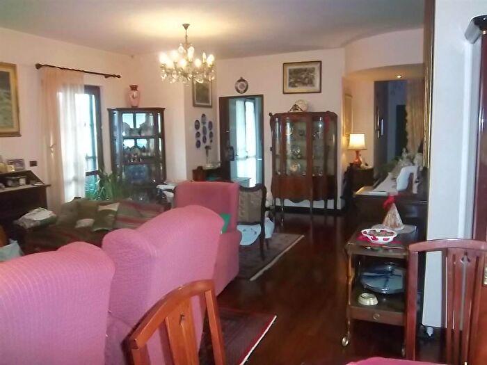 Casa con 10 locali in vendita in Aulla