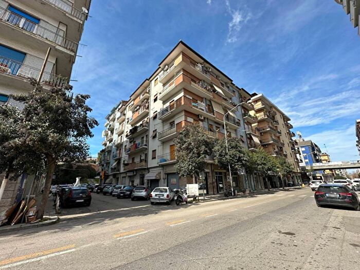 Appartamento trilocale in affitto in Via Panebianco, Panebianco Tribunale, Cosenza