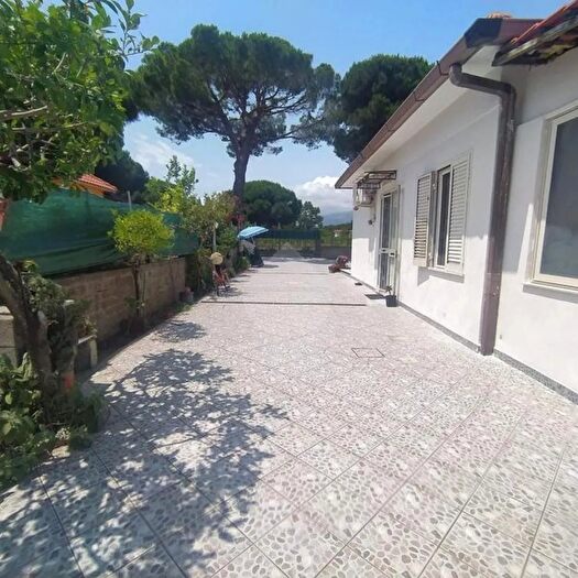 Casa con 6 locali in vendita in Minturno