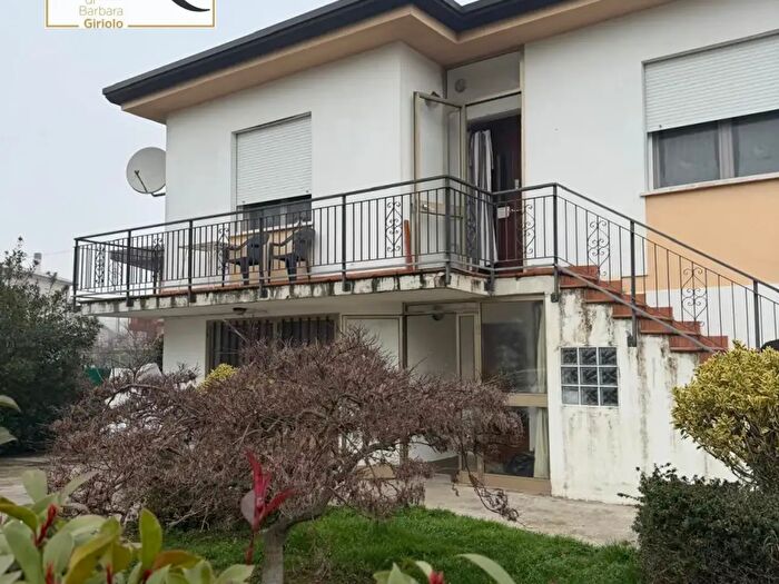 Casa con 12 locali in vendita in Castelmassa