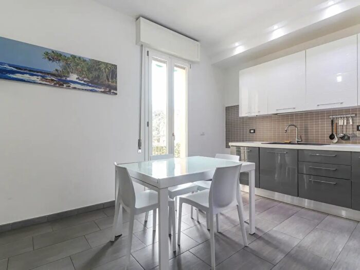 Appartamento con 5 locali in vendita in Via Jacopo di Paolo, Bologna