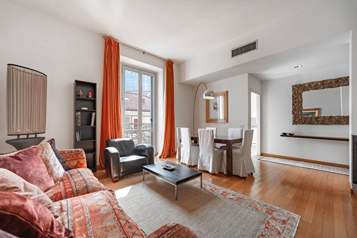 Appartamento trilocale in affitto in Via Pietro Maroncelli, Milano