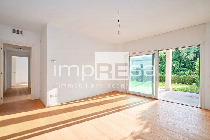 Appartamento trilocale in vendita in Viale Fratelli Cairoli, Treviso