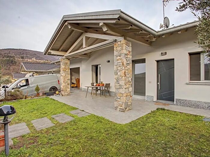 Casa con 5 locali in vendita in Via Terra d'Insubria, Mesenzana