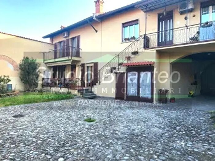 Casa trilocale in vendita in Via San Simpliciano, Carate Brianza