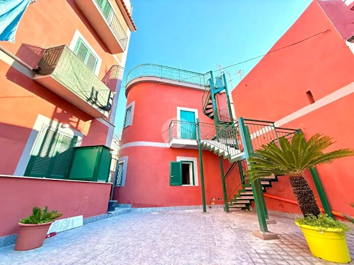 Appartamento bilocale in vendita in Via Silio Italico, Napoli