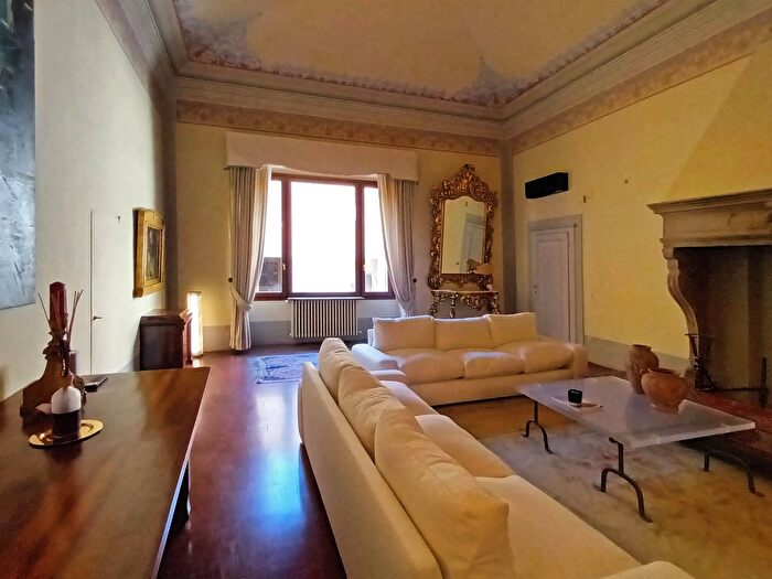 Appartamento con 9 locali in affitto in Firenze, Firenze