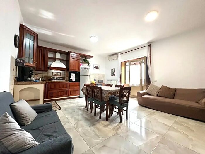 Appartamento trilocale in vendita in Vico Santa Maria degli Angeli alle Croci, Napoli