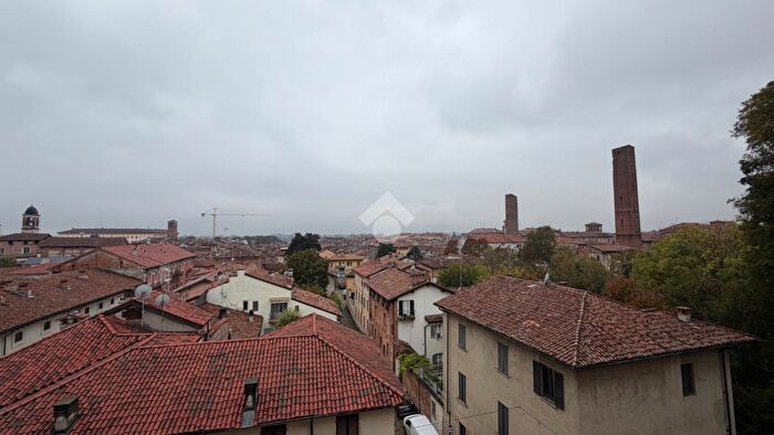 Appartamento trilocale in vendita in Via Alessandro Volta, Pavia