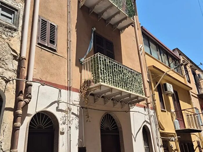Casa quadrilocale in vendita in Via Vittorio Amedeo, Termini Imerese