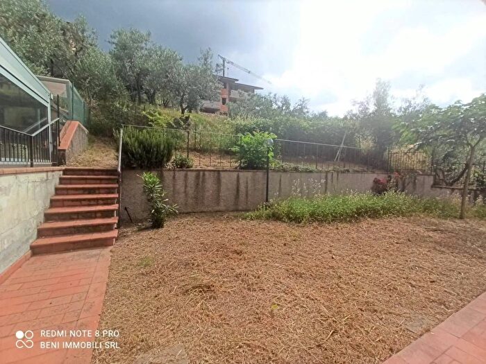 Casa con 6 locali in vendita in Via Achille Grandi Reggello, Reggello