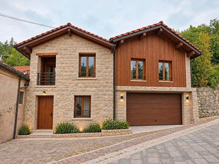 Casa quadrilocale in vendita in Aosta