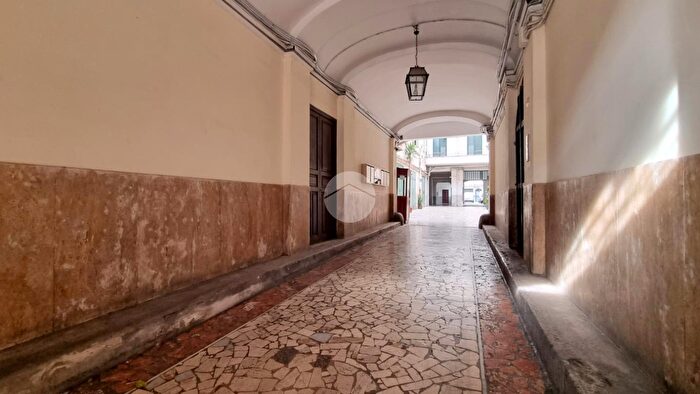 Appartamento trilocale in vendita in Via Volturno, Palermo