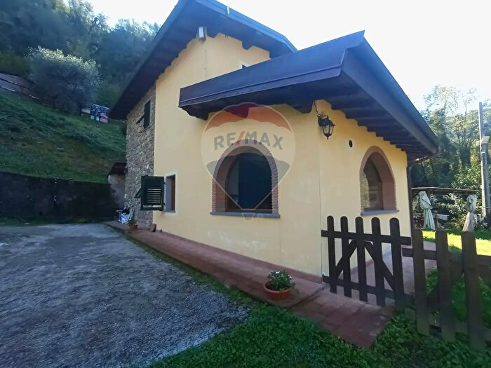 Casa con 6 locali in vendita in Via Letizia a, Bagni Di Lucca