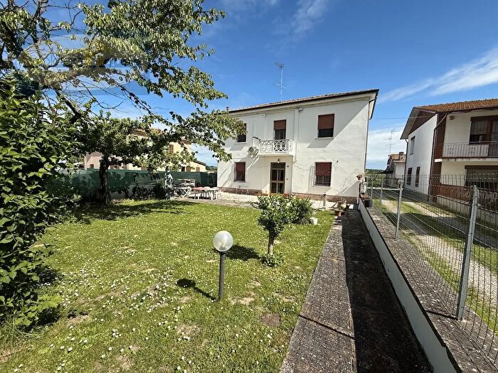 Casa quadrilocale in vendita in Via Fiume Vecchio, Molinella