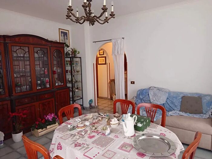 Appartamento quadrilocale in vendita in Via Condove, Roma