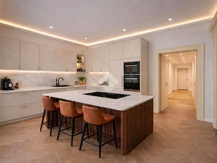 Appartamento con 5 locali in vendita in Piazza San Lorenzo, Giaveno