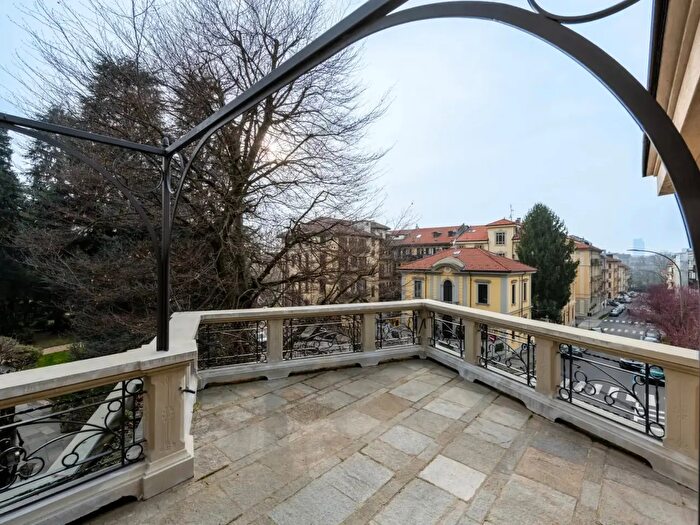 Appartamento quadrilocale in vendita in Via Bezzecca, Torino