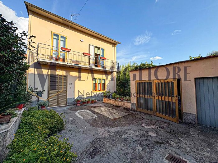 Casa con 5 locali in vendita in Montale