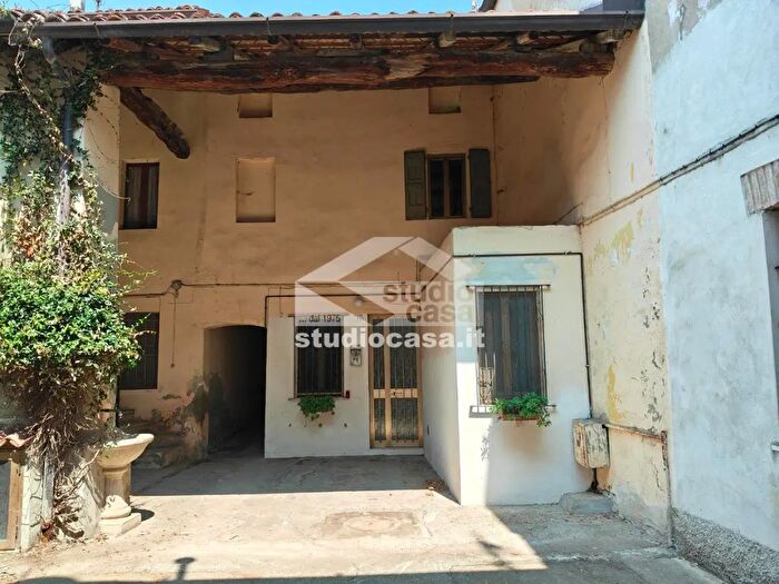 Casa trilocale in vendita in Via Roma, Credera Rubbiano