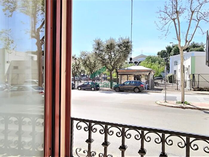 Appartamento quadrilocale in vendita in Via Peucetia, Bari