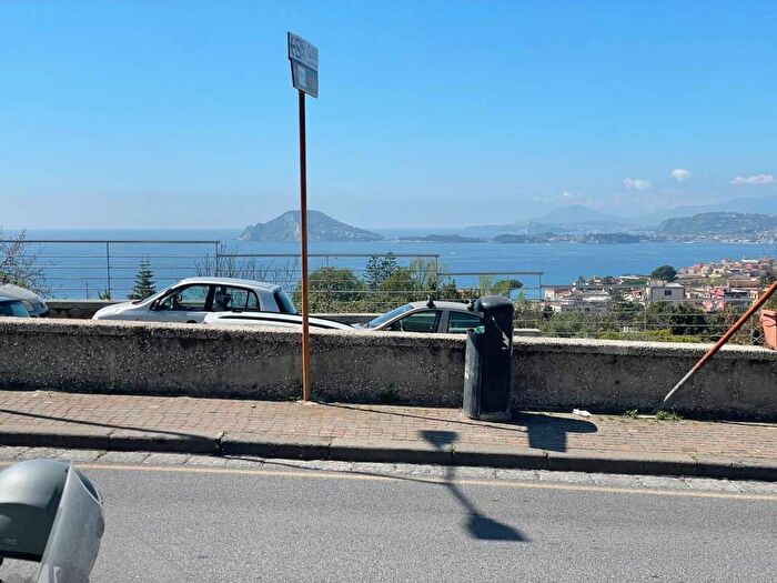 Appartamento bilocale in affitto in Via Solfatara, Pozzuoli Alta, Pozzuoli