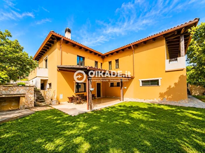 Casa con 9 locali in vendita in Capoterra