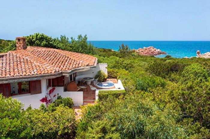 Casa con 6 locali in vendita in Località Portobello di Gallura, Aglientu
