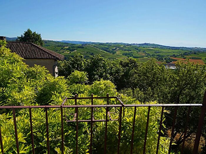 Casa con 8 locali in vendita in Via Cavour, San Marzano Oliveto