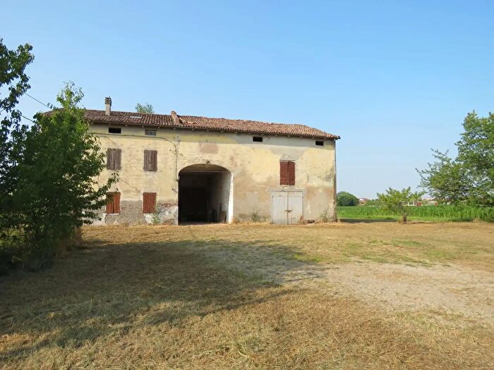 Casa con 10 locali in vendita in Ravarino